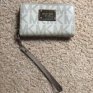 Michael kors wristlet