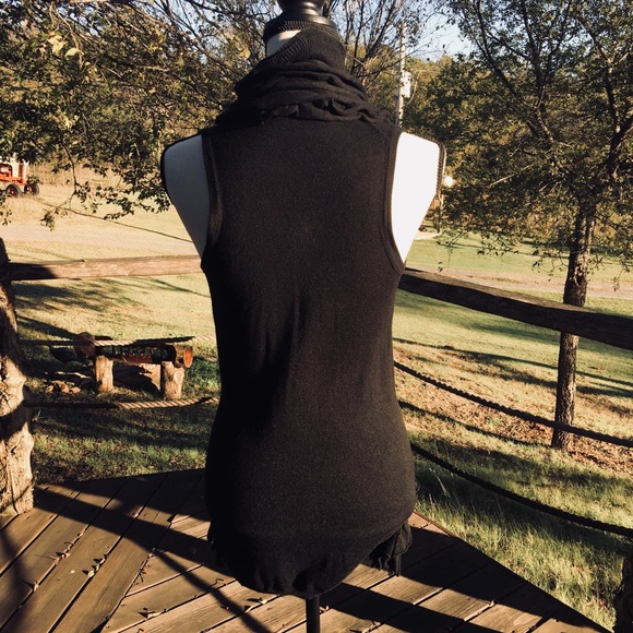 GIANNI BINI Ruffled Sweater Vest - Picture 4 of 8