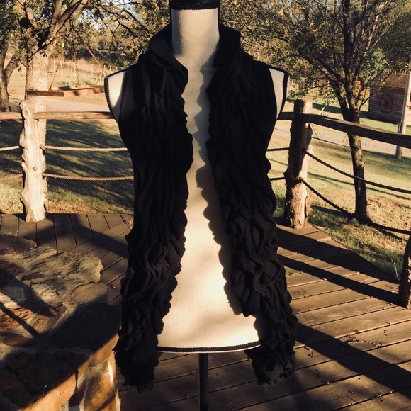 GIANNI BINI Ruffled Sweater Vest - Picture 5 of 8