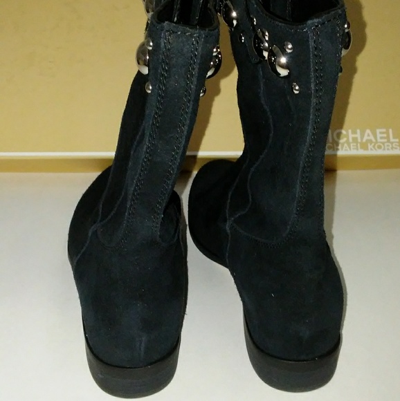 NIB Michael Kors Booties size 6.5 - Picture 2 of 8