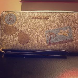 Michael Kors Fly Away Wallet