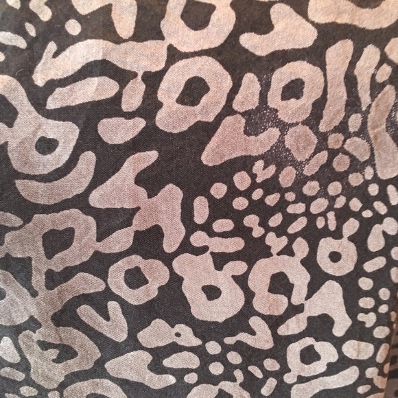 C&C Lg Silk blk/gry tunic with Pyrite necklace - Picture 4 of 8