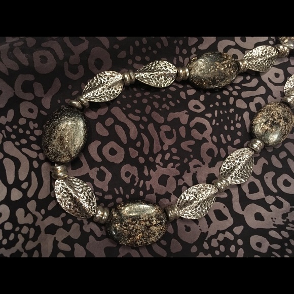 C&C Lg Silk blk/gry tunic with Pyrite necklace - Picture 6 of 8