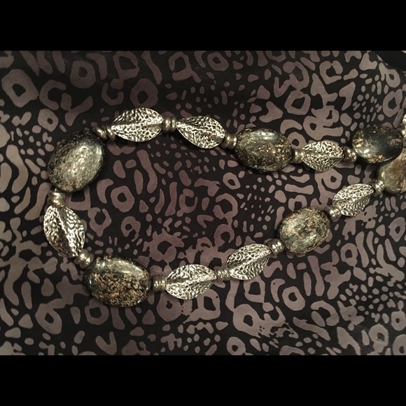 C&C Lg Silk blk/gry tunic with Pyrite necklace - Picture 7 of 8