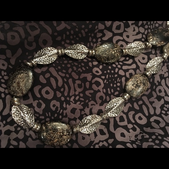 C&C Lg Silk blk/gry tunic with Pyrite necklace - Picture 8 of 8