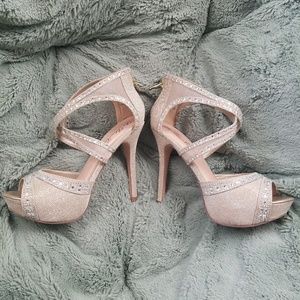 Beautiful champagne Heels *Offers accepted*