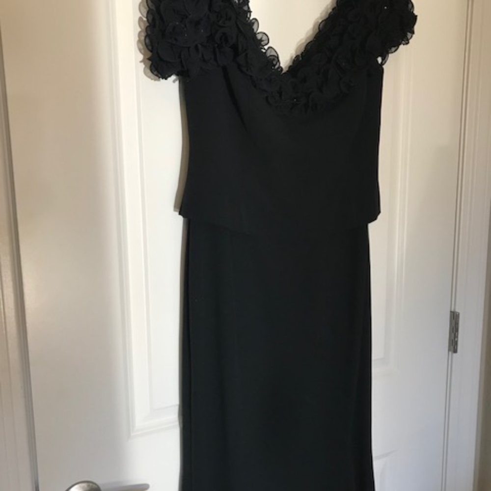 Daymor Black Gown - Picture 2 of 5