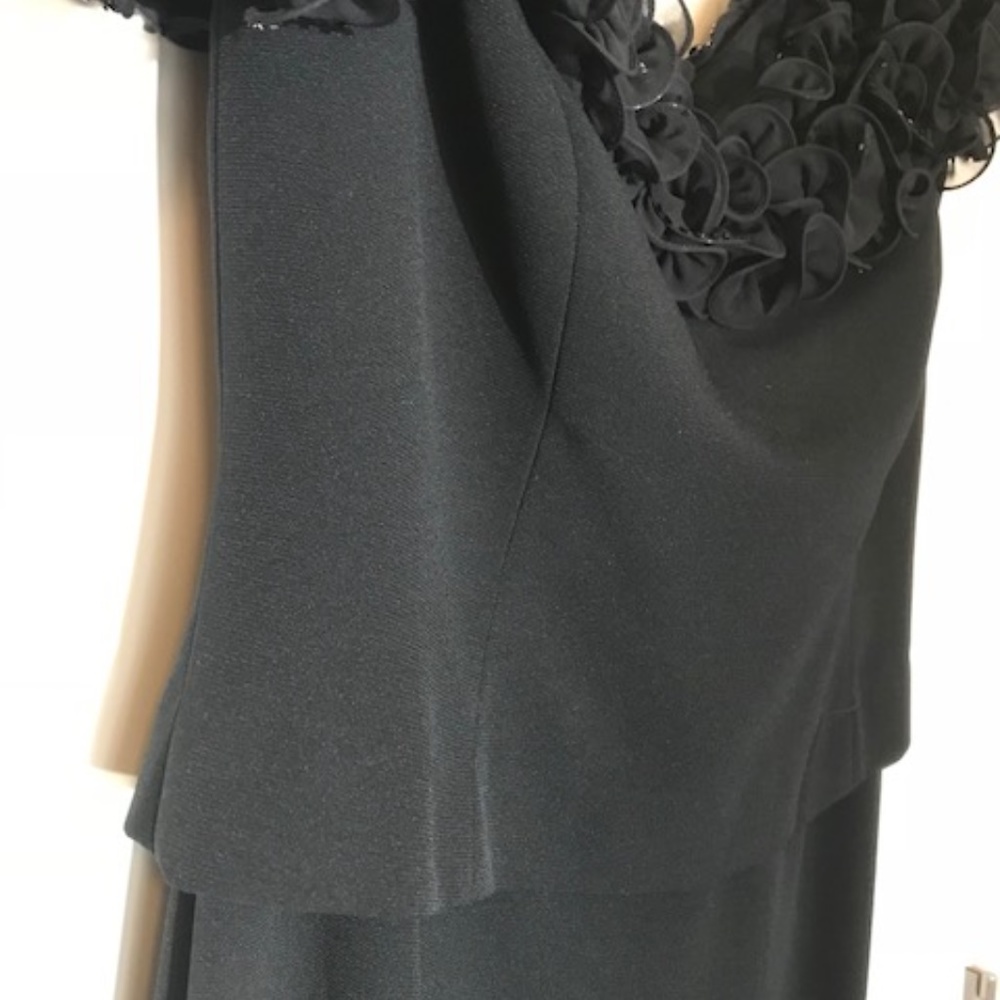 Daymor Black Gown - Picture 4 of 5