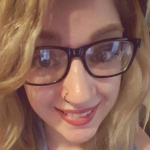 Meet your Posher, Caitlin