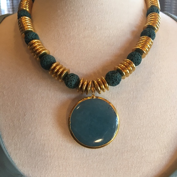 Apt9 S aqua tank with aqua quartz and lava necklac - Picture 2 of 8