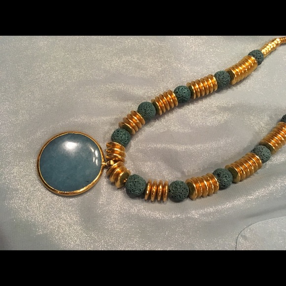 Apt9 S aqua tank with aqua quartz and lava necklac - Picture 7 of 8