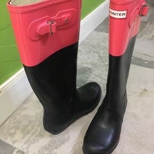I’m selling these beautiful Hunter Rain-boots