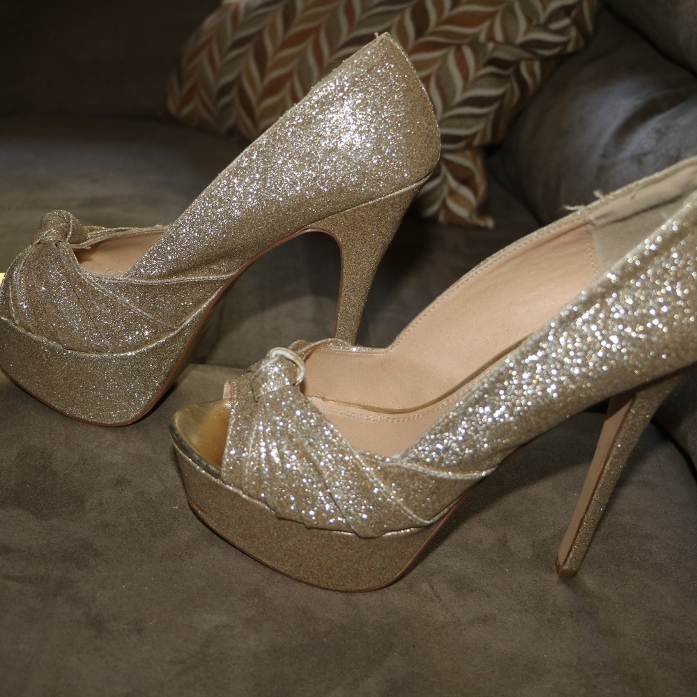 Heels - Picture 2 of 4