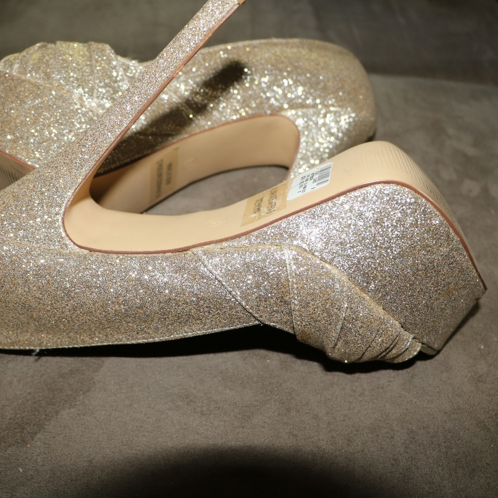 Heels - Picture 4 of 4