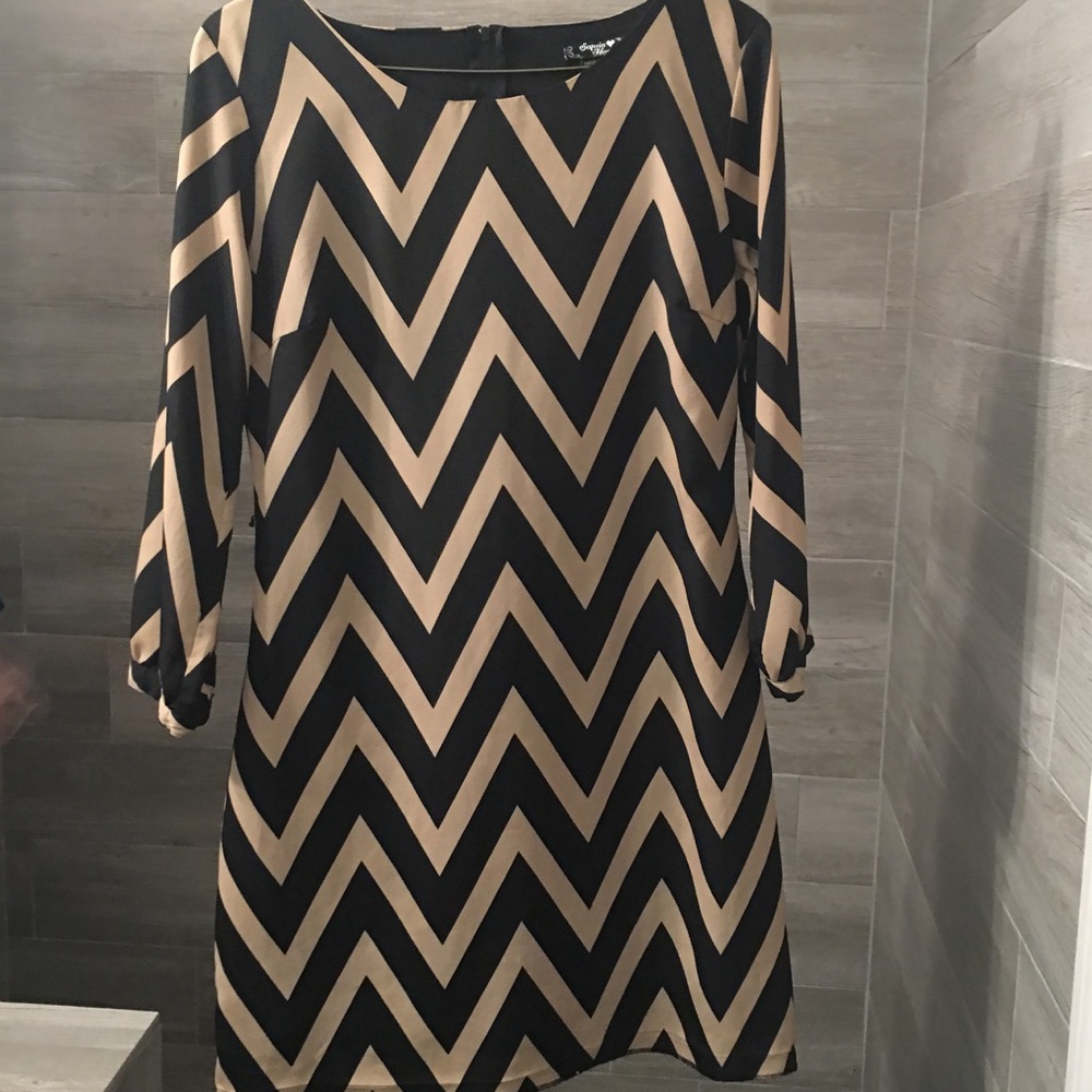 Ladies size 7 Chevron Dress. Black and Tan