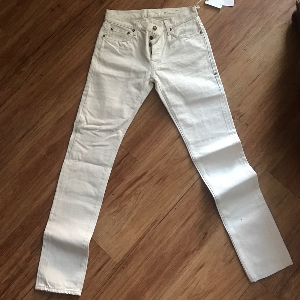 BRAND NEW SZ 25 jeans!