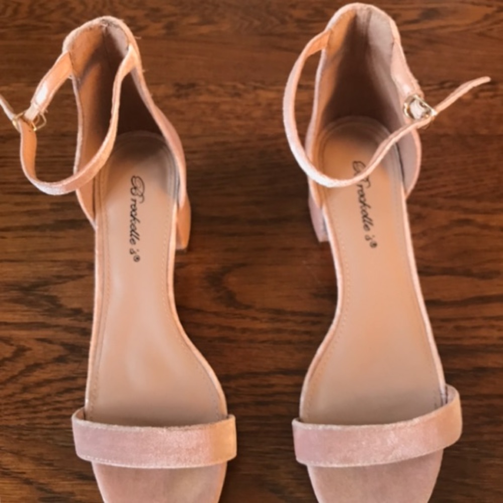 Breckelle’s velvet mini heel