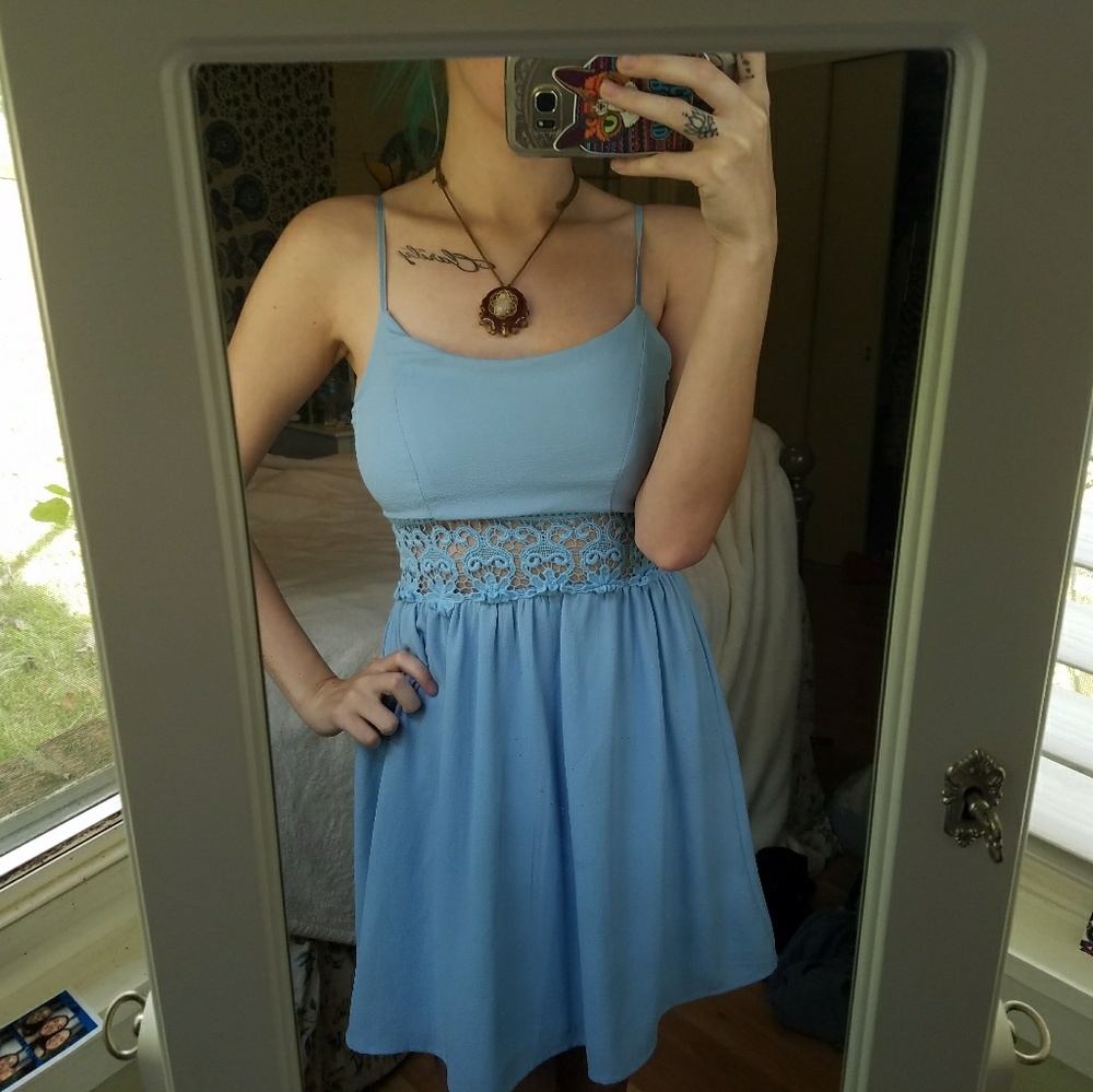 Spring dress - Picture 3 of 3