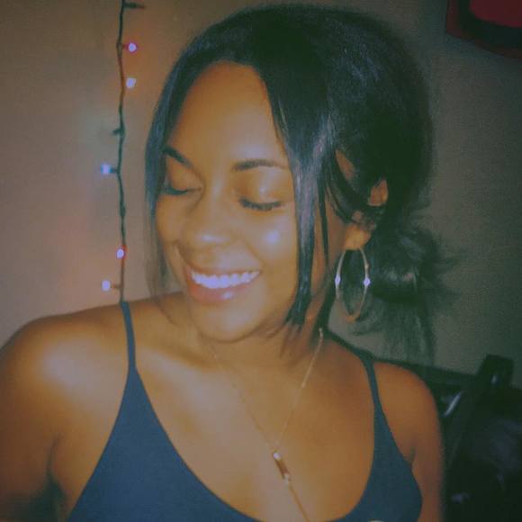 Meet your Posher, Jena - Picture 1 of 1