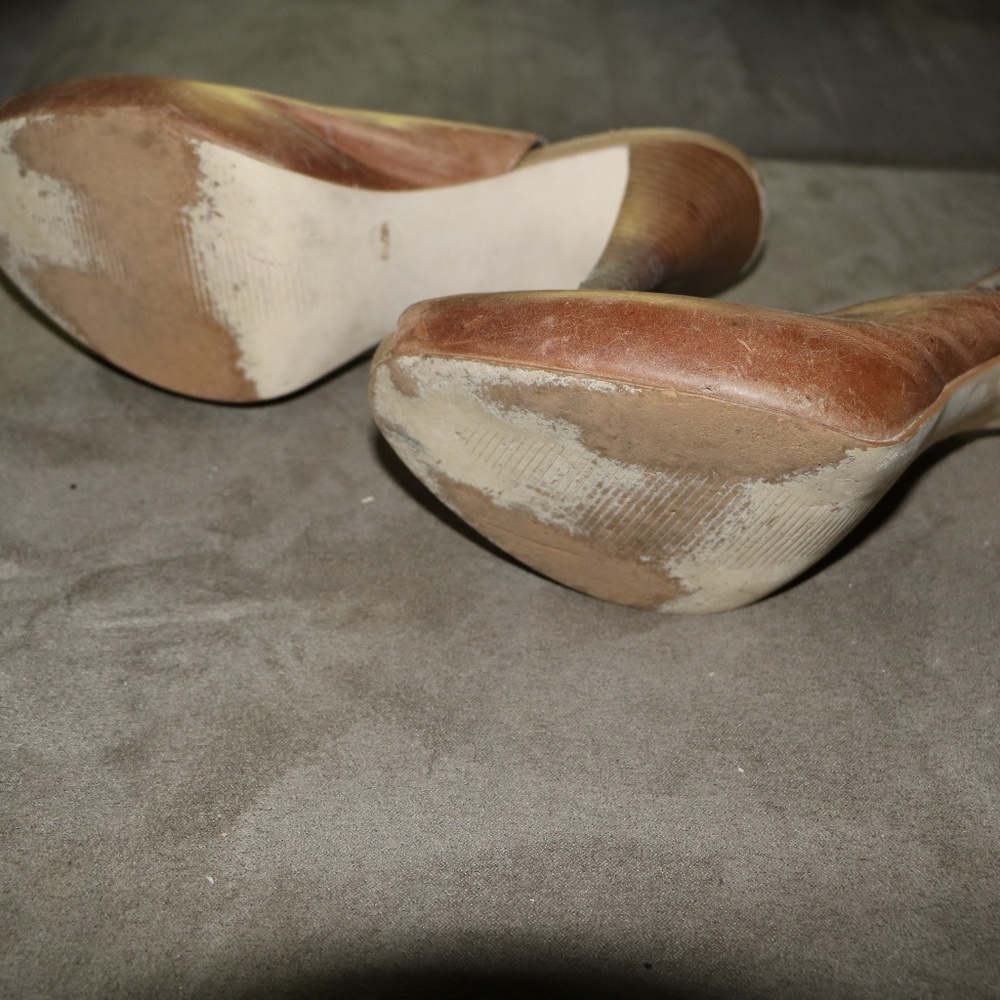Heels - Picture 3 of 3