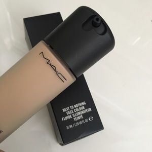 MAC Next To Nothing Face Colour- Light Plus