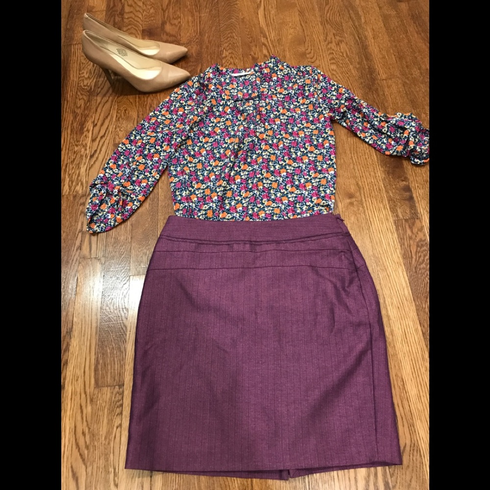 Pencil skirt perfect for fall work wardrobe