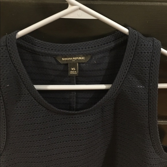 Banana republic sleeveless top - Picture 2 of 3