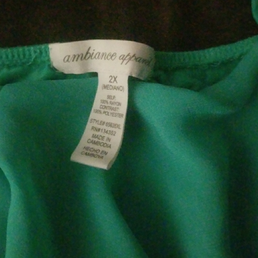 Plus size top - Picture 2 of 2