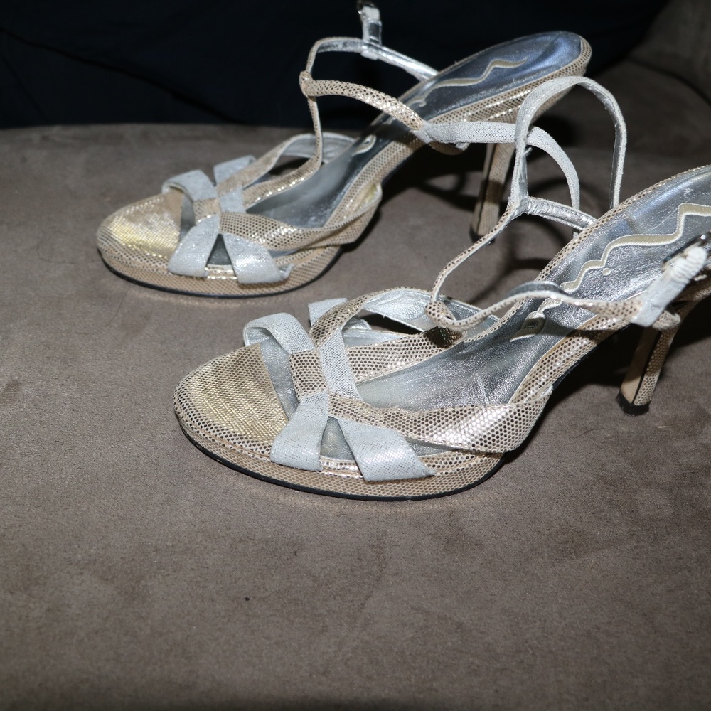 Heels - Picture 2 of 4