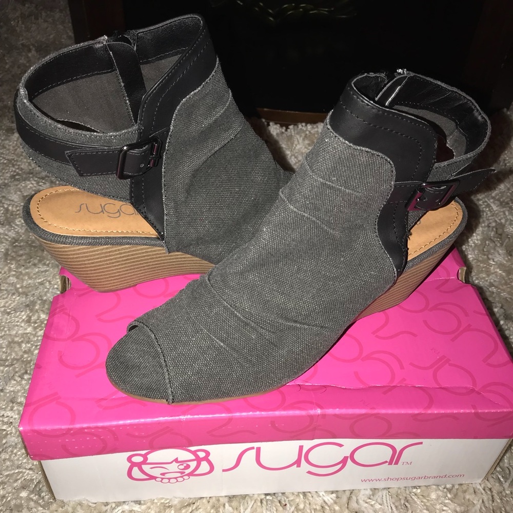 🚨Sale🚨‼️Sugar Krazy Black Tonal Canvas sandals😍