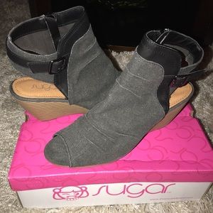 🚨Sale🚨‼️Sugar Krazy Black Tonal Canvas sandals😍