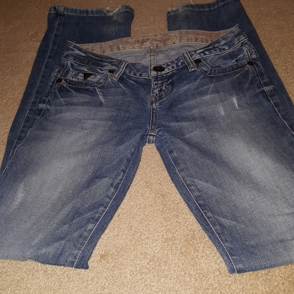 Distressed Guess jeans - Picture 4 of 7