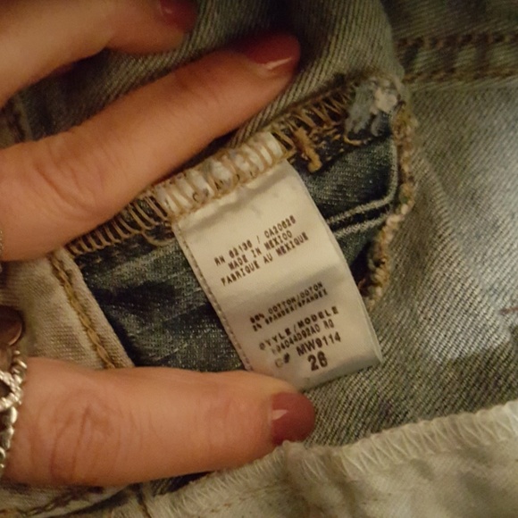 Distressed Guess jeans - Picture 6 of 7