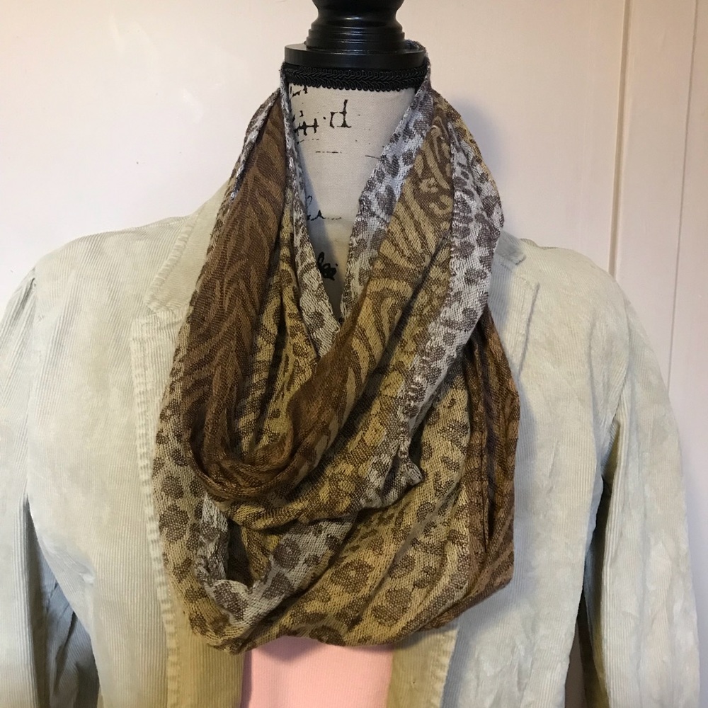 Stunning cheetah print scarf