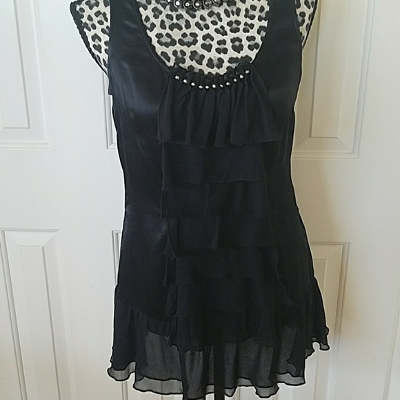 WHBM Ruffle Front Top - Picture 2 of 5