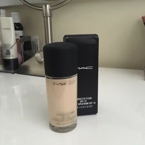 MAC Studio Fix Fluid- NC10