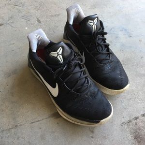 Size 10.5 low top kobe,s