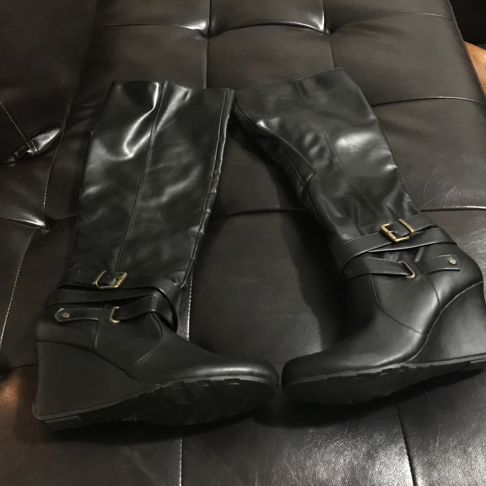 Kenneth Cole black boots