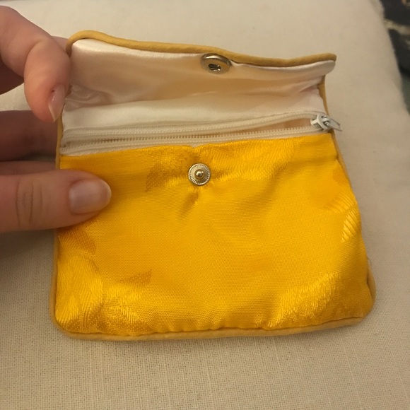 Silvery White Beaded Bracelet - Picture 3 of 3