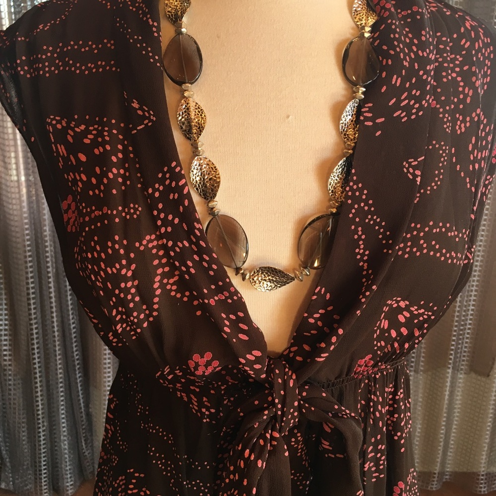 StudioM M brown pink blouse with smoky necklace