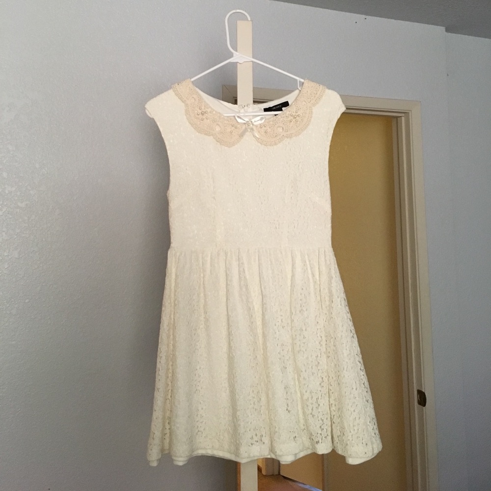 Retro-style creme lace A-line dress