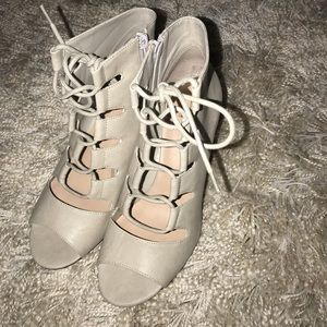 🚨Sale🚨Mix No. 6 Taupe peep toe leather booties🎉