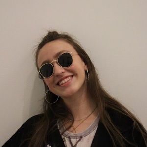 Meet your Posher, Abby