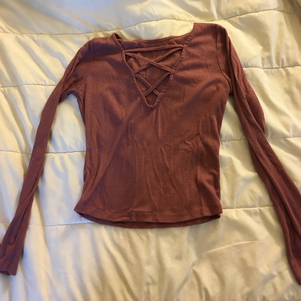 Long sleeve with cross in front