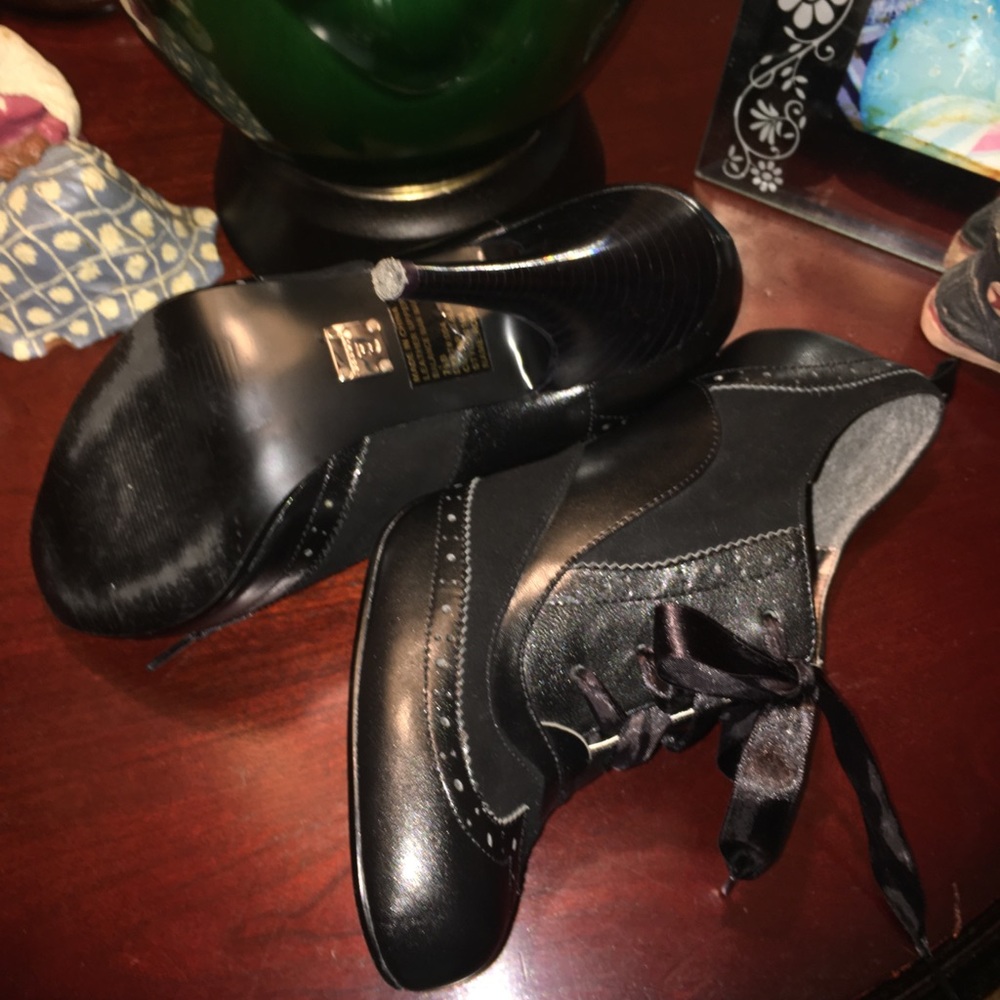 BAKERS GRANNY HEELS