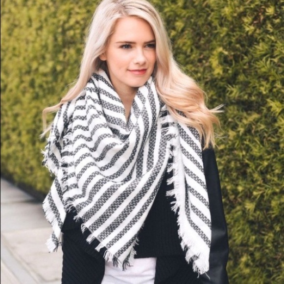 Black and White Striped Blanket Scarf - Picture 2 of 3