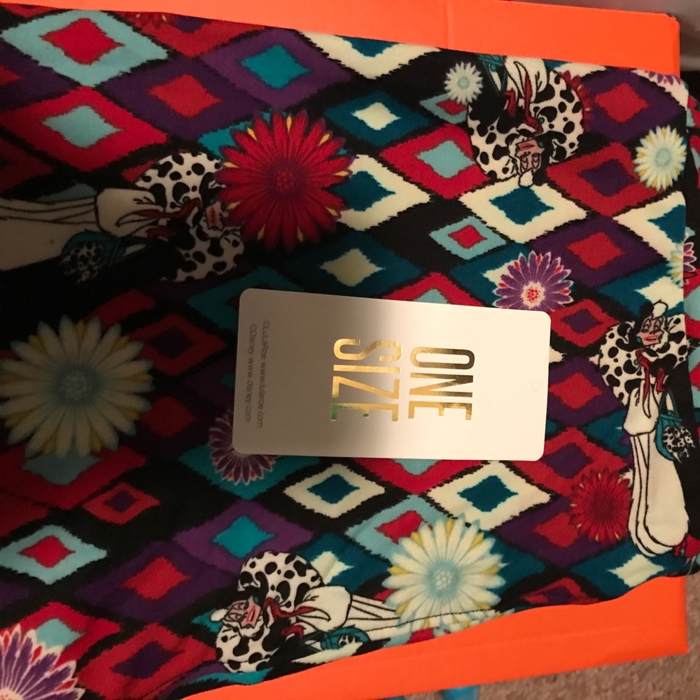 Lu La Roe Villain OS Leggings