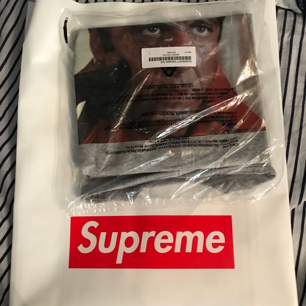 Scarface Supreme Shower Tee - Picture 2 of 4