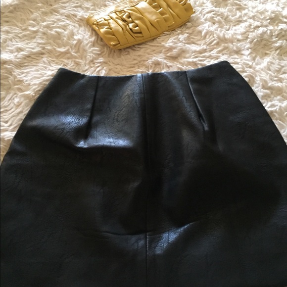 Vegan Black and Flowers Rock Skirt - Picture 5 of 6