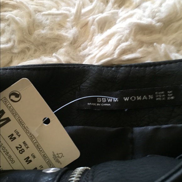 Vegan Black and Flowers Rock Skirt - Picture 6 of 6